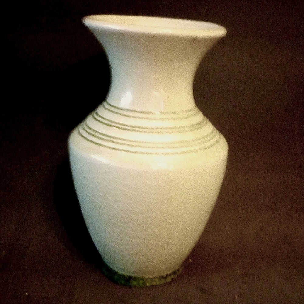 A Thai CeladonVase with concentric rings decoration 5 in high